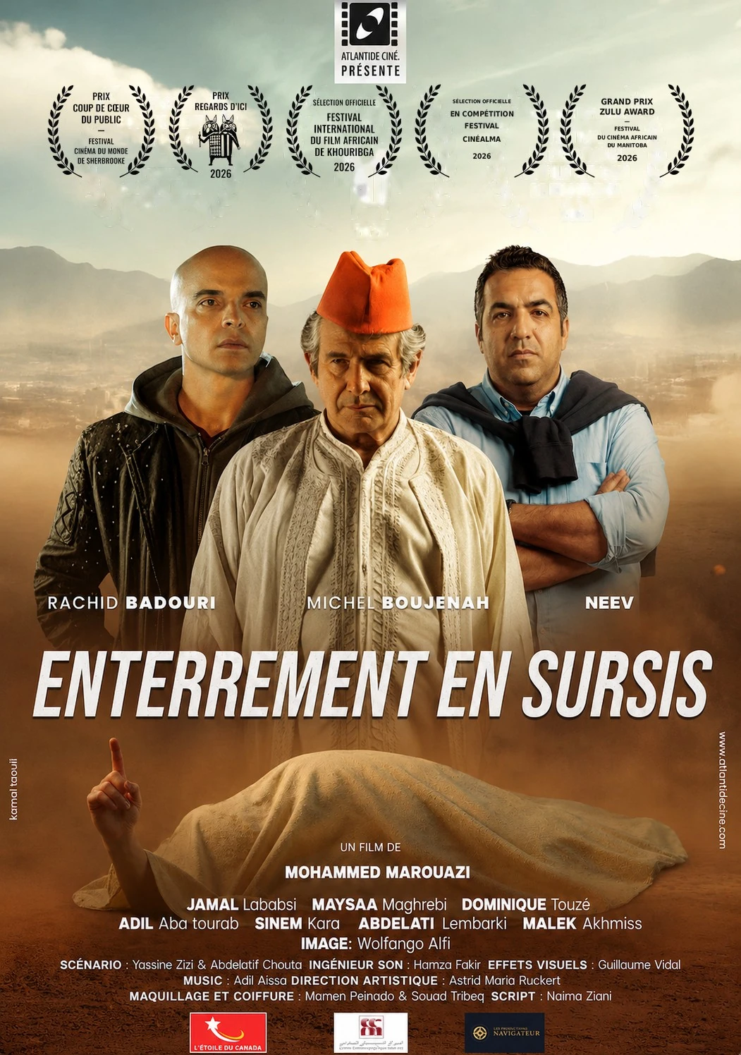 Affiche d’Enterrement en sursis : Rachid Badouri, Michel Boujenah et Neev devant un paysage de montagnes marocaines