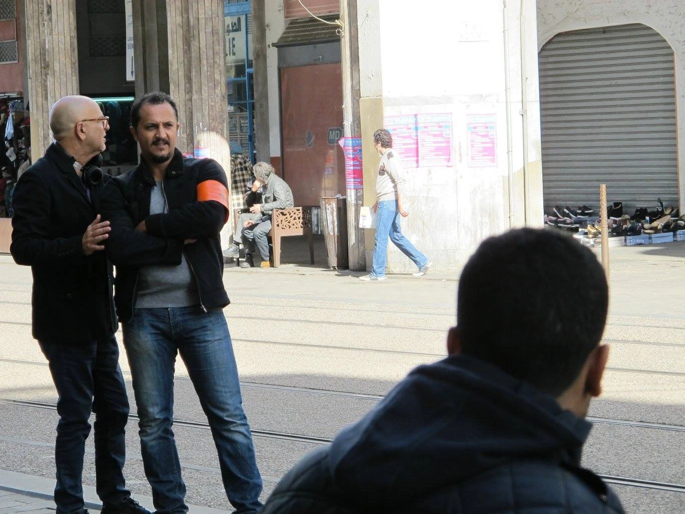 Sur un plateau de tournage, en ville