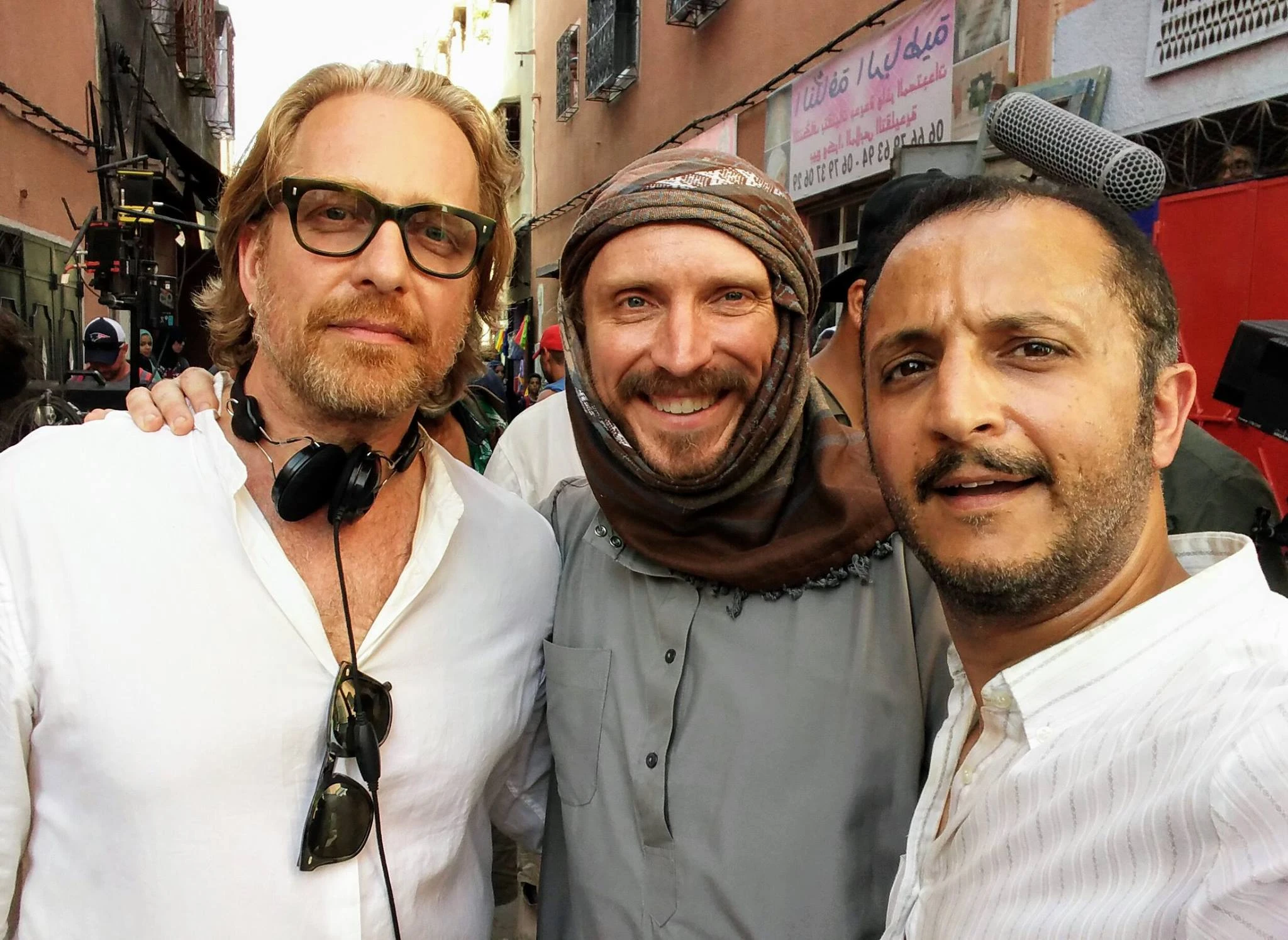 Dans une ruelle, sur un plateau de tournage