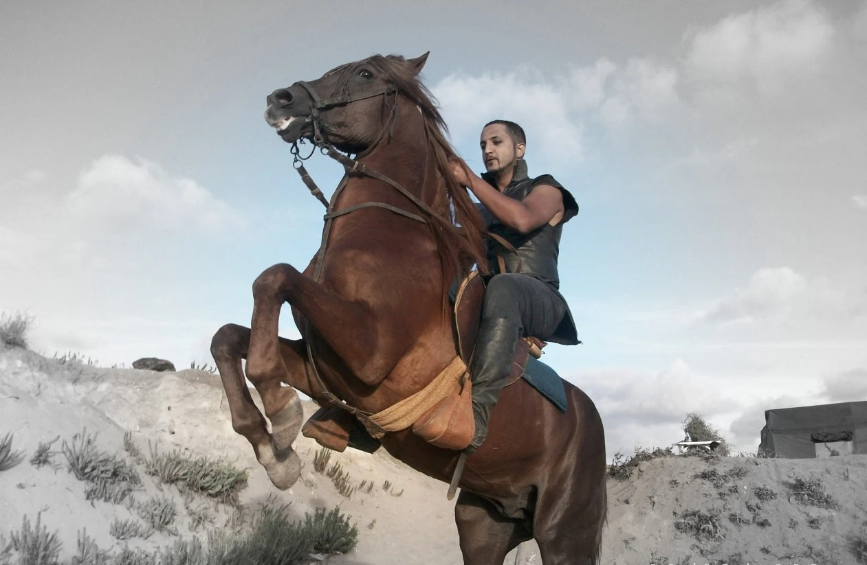 Mohammed Marouazi à cheval sur un plateau de tournage